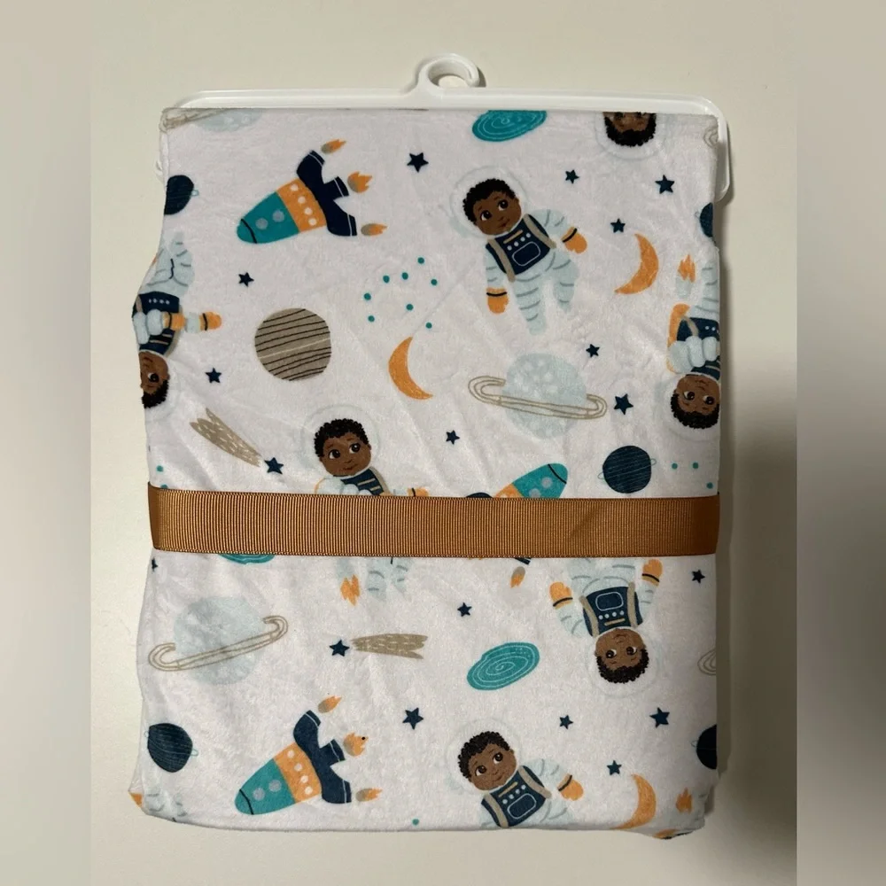 NWT Little Muffincakes Crib Sheet Astronaut Space 28” x 52” x 9” - Picture 2 of 10